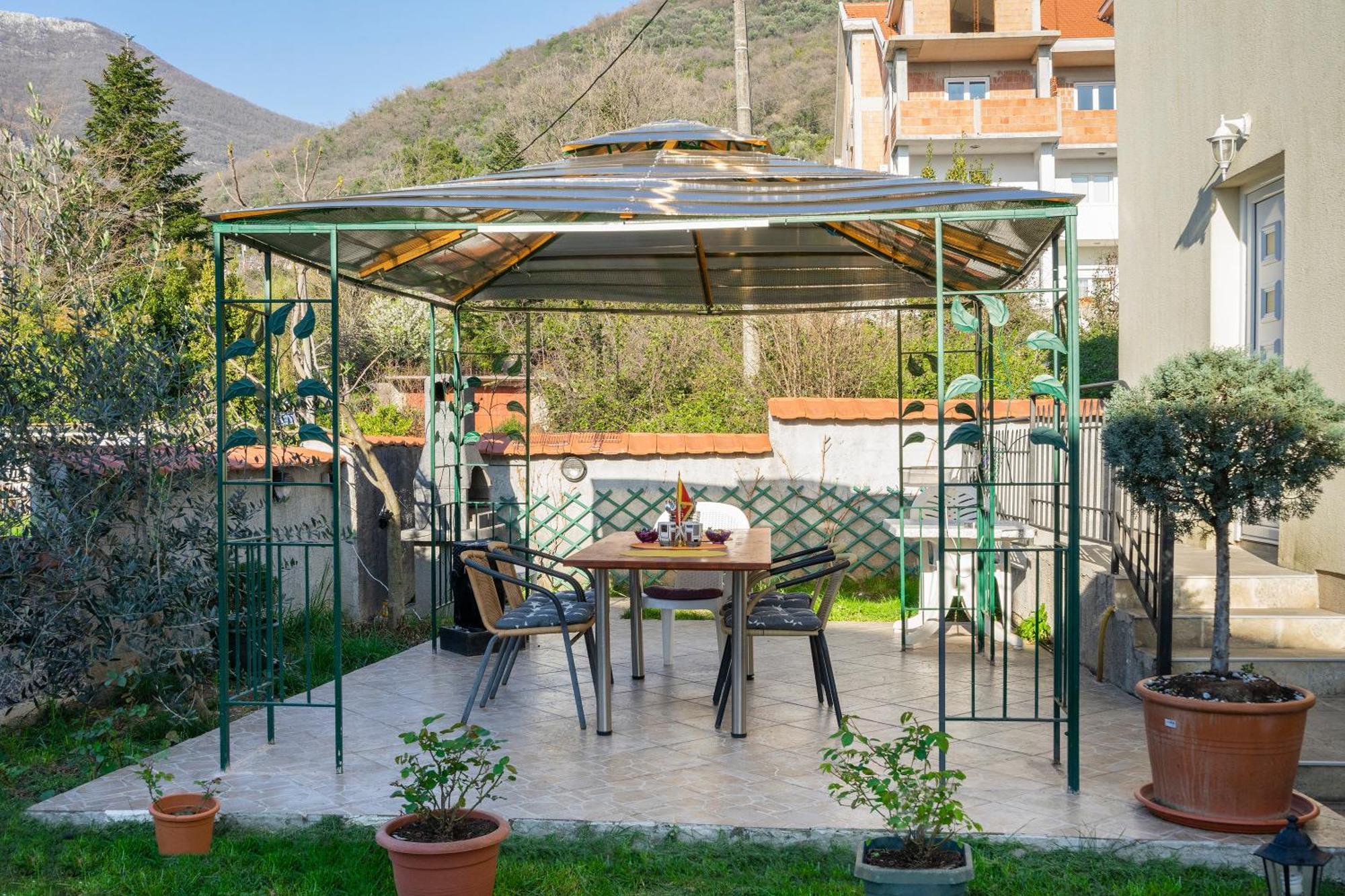 Apartments Viktoria Tivat Exterior foto